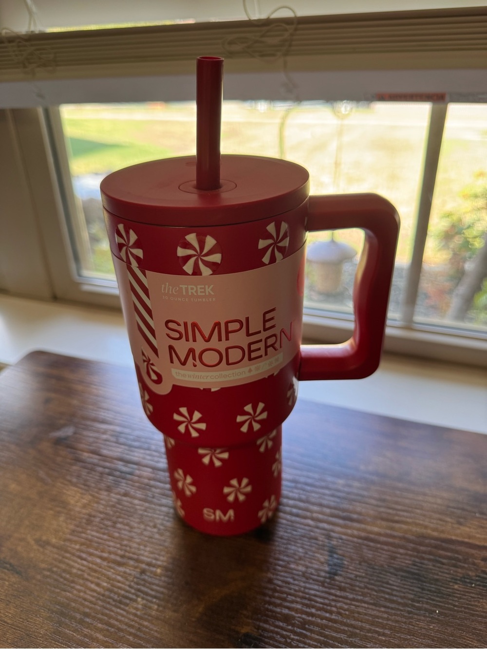 NWT Simple Modern 30 oz Trek Tumbler Peppermint Snowflake Winter Collection
